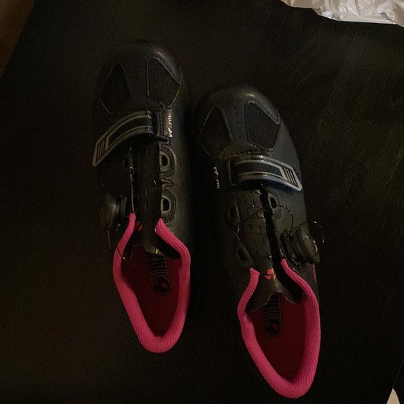 Cycling Shoes - Picture 2 of 5